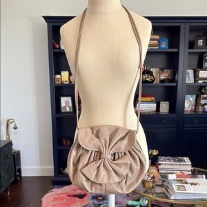 Clemente Elegant beige taupe Bow Women's Bag